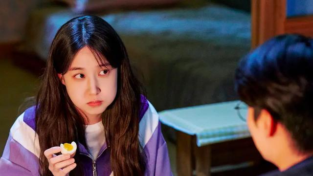 7 Potret Park Eun Bin dalam Drama Castaway Diva, Terdampar di Pulau Terpencil Selama 15 Tahun