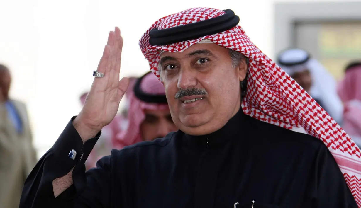 Pangeran Miteb bin Abdul Aziz saat berada di Janadriyah di Saudi, Riyadh pada 15 Februari 2008. Pangeran Miteb yang juga Menteri Garda Nasional ditangkap Komite Anti-Korupsi Saudi atas dugaan korupsi pengadaan Walkie-Talkie. (AFP Photo/Hassan Ammar)