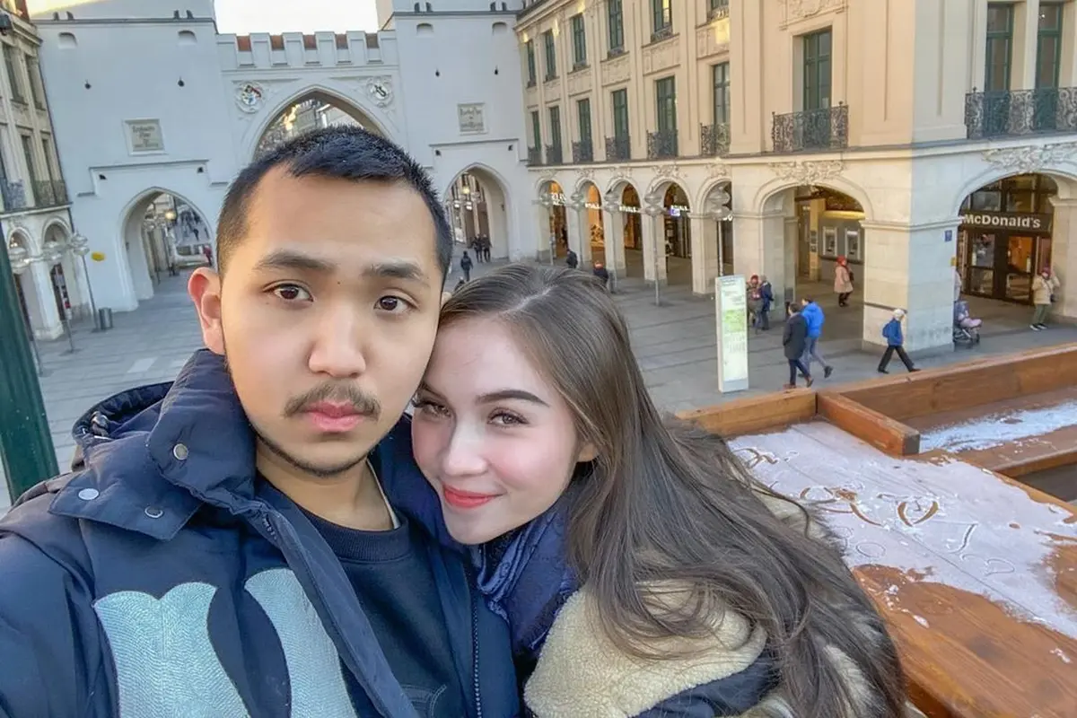 Potret mesra Elina Joerg dan Gusti Ega. (Sumber: Instagram/elinaaaaajoerg)
