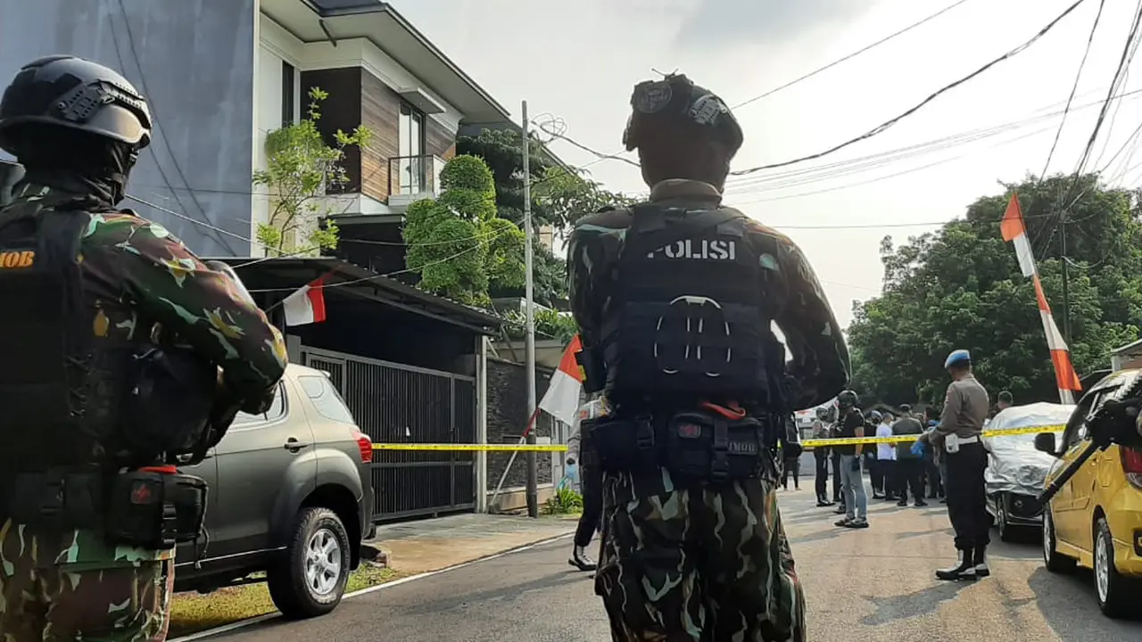 Brimob Bersenjata Lengkap Datangi Kediaman Ferdy Sambo