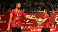 Pebulutangkis ganda campuran Indonesia, Praveen Jordan/Debby Susanto, saat bertanding melawan pebulutangkis Australia, Robin Middleton/Leanne Choo dalam Kejuaraan Dunia Bulutangkis 2015 di Istora Gelora Bung Karno, Senayan, Jakarta. Selasa (11/8/2015). (B