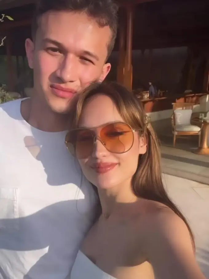 Mulai Go Public, Potret Mesra Cinta Laura dan Arya Vasco