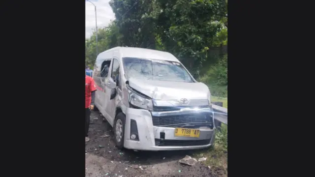 Kecelakaan beruntun melibatkan sejumlah kendaraan di ruas jalan tol Cipularang arah Bandung pada Minggu pagi (5/1/2025).