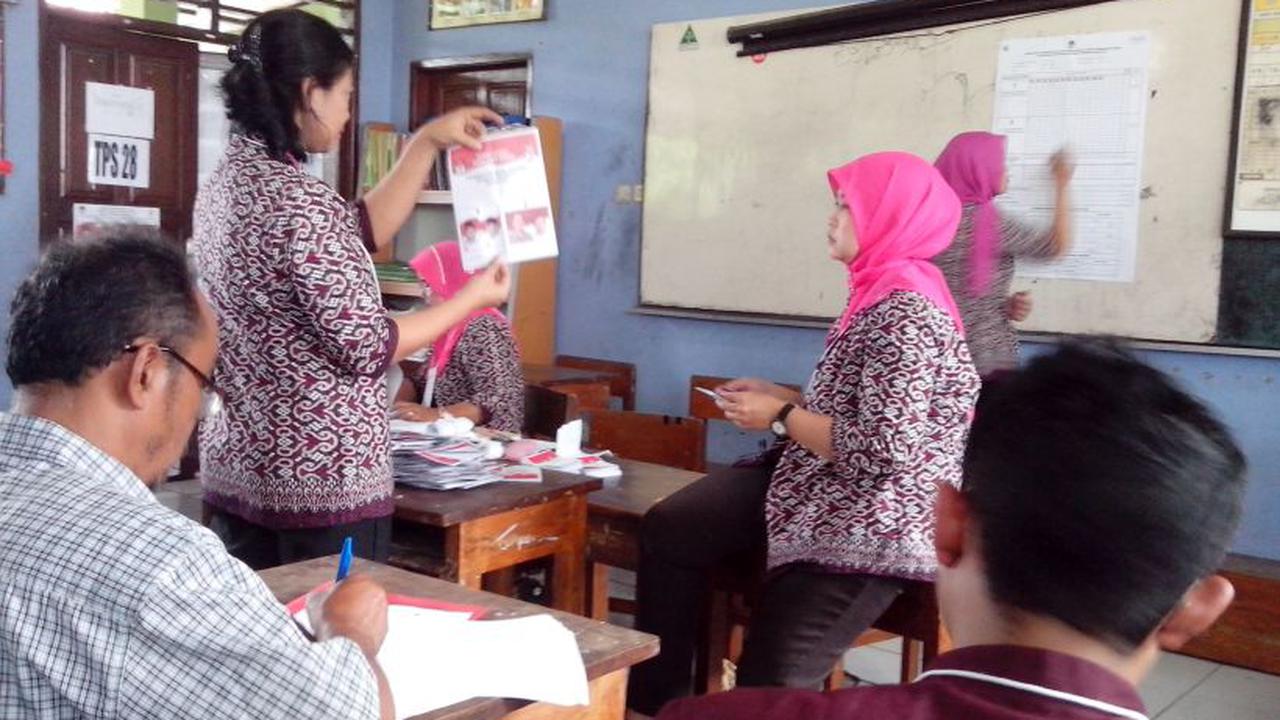 Perhitungan suara di Komplek Kopassus. 