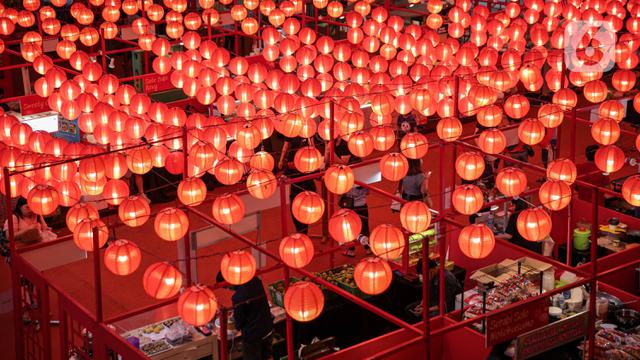 Ribuan Lampion Hiasi Mal Jelang Imlek