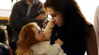 Mengerikan! Ini Wajah Asli Anak Edward Cullen dan Bella Swan