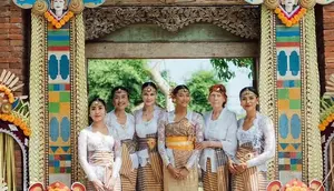 Luna Maya Hadiri Upacara Menek Kelih Keponakan di Bali, Cantik Berkebaya