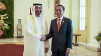Presiden Jokowi menyambut Putra Mahkota Abu Dhab Mohamed Bin Zayed Al Nahyan di Istana Bogor, Kamis (24/7/2019).(Liputan.com/HO/Setkab Agung)