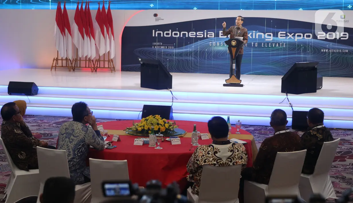 Presiden Joko Widodo memberi sambutan saat menghadiri Indonesia Banking Expo (IBEX) 2019 di Jakarta, Rabu (26/11/2019). IBEX 2019 untuk memberi rekomendasi terkait konsolidasi keuangan dan bisnis fintech guna menciptakan ekosistem keuangan yang kuat, efektif dan efisien. (Liputan6.com/Angga Yuniar)