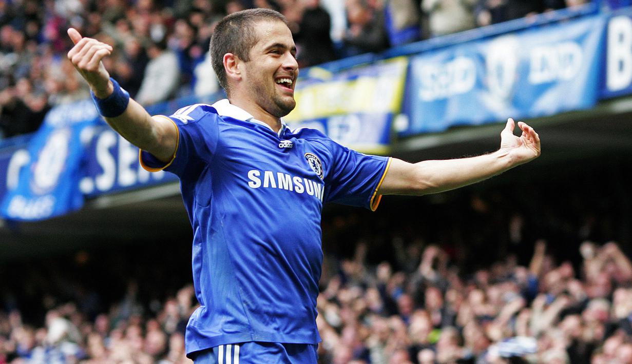 Selebrasi gelandang Chelsea, Joe Cole setelah mencetak gol ke gawang Aston Villa pada laga Liga Inggris 2008/2009 di Stamford Bridge, London (5/10/2008). Joe Cole yang didatangkan Chelsea dari West Ham pada awal musim 2003/2004 dengan nilai transfer hampir 10 juta euro, akhirnya dilepas gratis ke Liverpool pada awal musim 2010/2011. Selama 7 musim membela The Blues ia total bermain dalam 281 laga di semua ajang dengan torehan 40 gol dan 43 assist. (AFP/Carl De Souza)