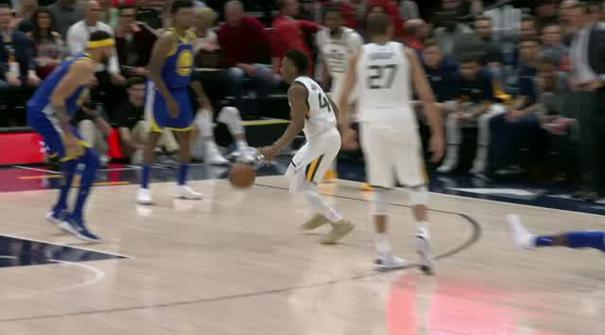 Berita video game recap NBA 2017-2018 antara Utah Jazz melawan Golden State Warriors dengan skor 119-79.