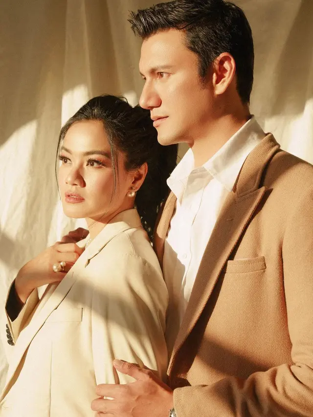 Akui Tak Pernah Bosan, Ini Potret Mesra Christian Sugiono dan Titi Kamal Pakai Baju Kembar