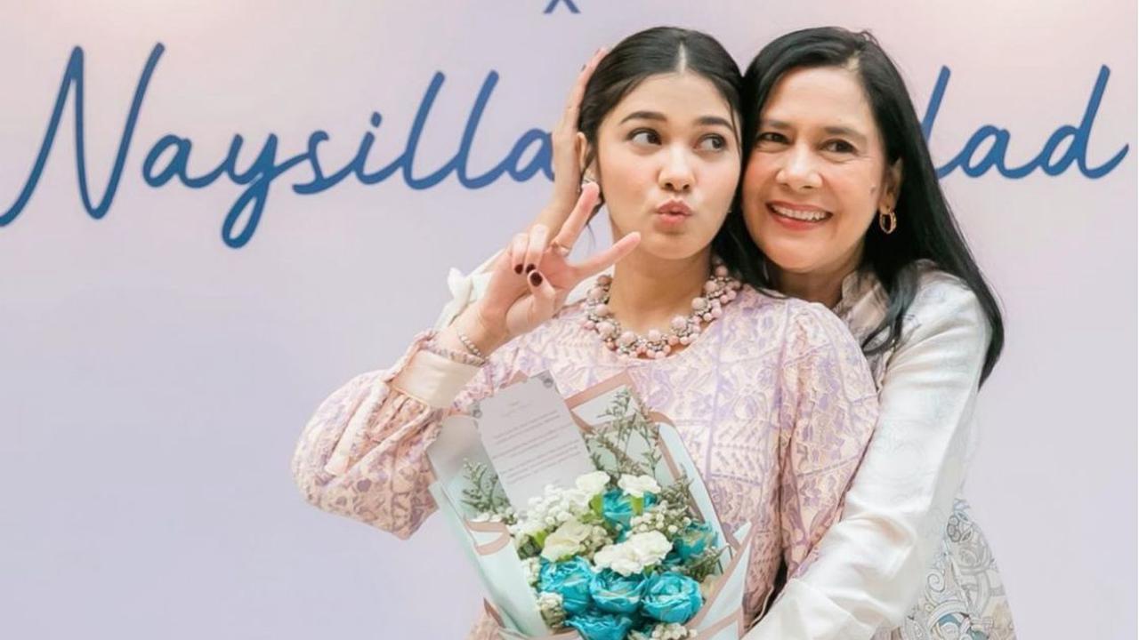 7 Potret Artis yang Terlihat Awet Muda Bersama Anak Mereka, Hubungan Ibu-Anak atau Kakak-Adik?