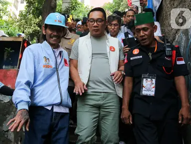 Calon Gubernur Jakarta nomor urut 1, Ridwan Kamil saat datang menemui warga di Pancoran, Jakarta, Rabu (30/10/2024). (Liputan6.com/Herman Zakharia)