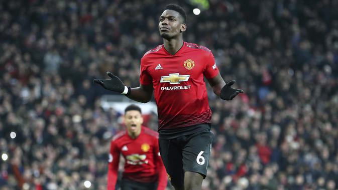 Gelandang Manchester United, Paul Pogba, melakukan selebrasi usai membobol gawang Brighton and Hove Albion  pada laga Premier League di Stadion Old Trafford, Sabtu (19/1). Manchester United menang 2-1 atas Brighton and Hove Albion. (AP/Martin Rickett)