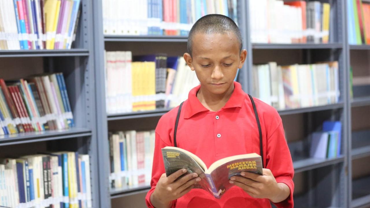Akbar Rusman (15) siswa Sekolah Rakyat Menengah Atas (SRMA) 26 Makassar