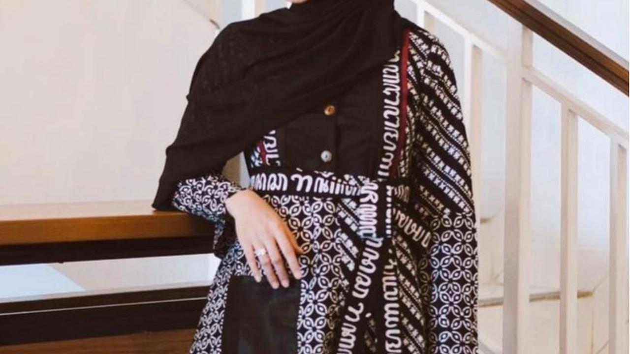 6 Ide Padu Padan Tunik Batik dari Tissa Biani hingga Adelia Pasha