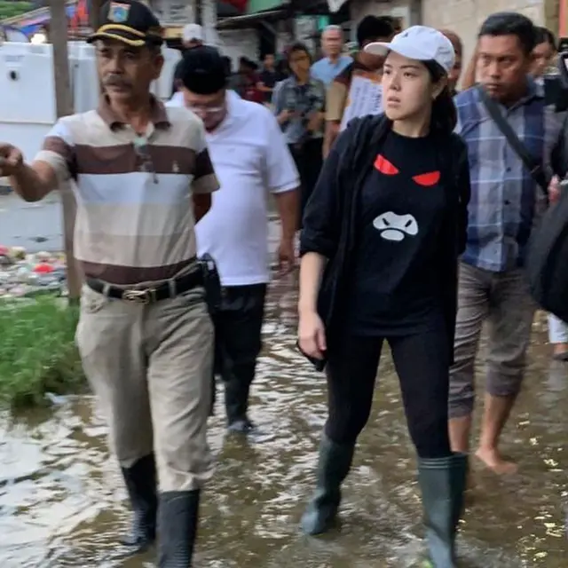 6 Potret Tina Toon Jadi Anggota DPRD DKI, Rapat Hingga Terjun Lapangan