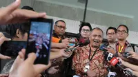 Ketua KPK Agus Rahardjo memberikan keterangan pers di depan Gedung KPK, Jakarta, Jumat (19/2). . (Liputan6.com/Helmi Afandi)