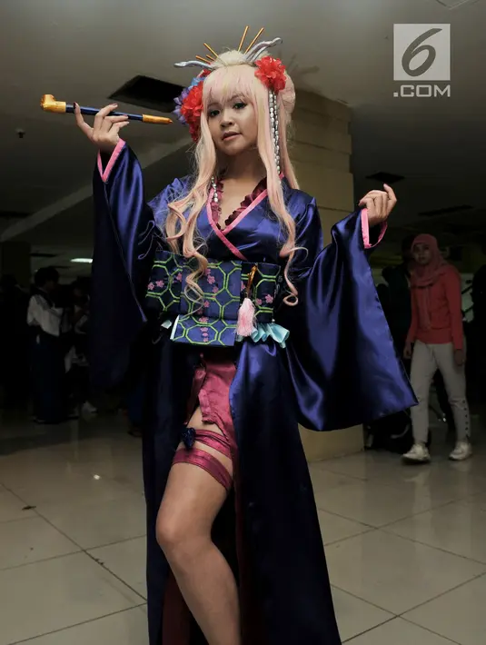 Cosplay berpose saat menghadiri Festival Ennichisai, Jakarta, Minggu (1/7). Festival Ennichisai ke-9 ini sebagai ajang mempererat hubungan antara Indonesia dan Jepang sekaligu menyemarakkan HUT DKI Jakarta. (Merdeka.com/Iqbal S. Nugroho)