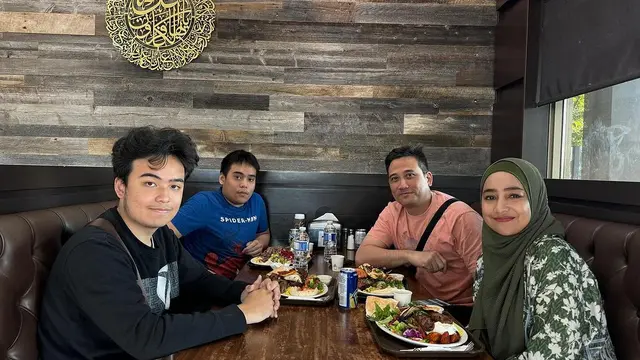 Tengku Firmansyah dan Cindy Fatikasari di Kanada