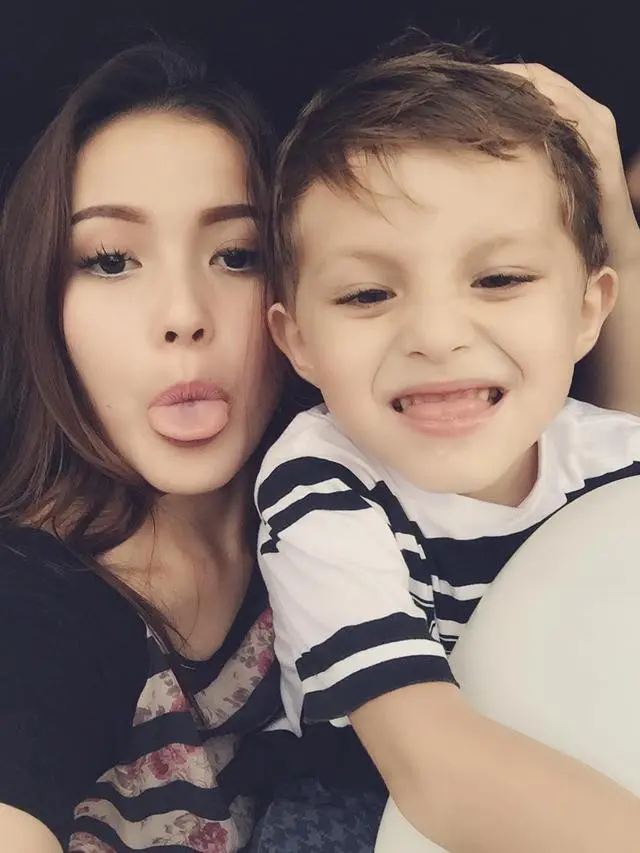 Meski sering mendapat peran sebagai orang ketiga, namun ada banyak penggemar yang mengagumi wajah cantik Voke Victoria.