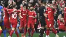 Selebrasi para pemain Liverpool merayakan gol kedua ke gawang Brighton and Hove Albion yang dicetak Mohamed Salah (tengah) pada laga pekan ke-30 Premier League 2023/2024 di Anfield Stadium, Liverpool, Minggu (31/3/2024). (AP Photo/Rui Viera)