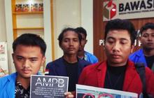 FOTO: Aliansi Mahasiswa Provinsi Banten Laporkan Pelanggaran "Pose 2 Jari" dari Kendaraan Kepresidenan ke Bawaslu