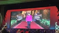 PM Justin Trudeau masuk ke wilayah GWK dengan menggunakan batik berwarna fuchsia (Liputan6.com/Teddy Tri Setio Berty)