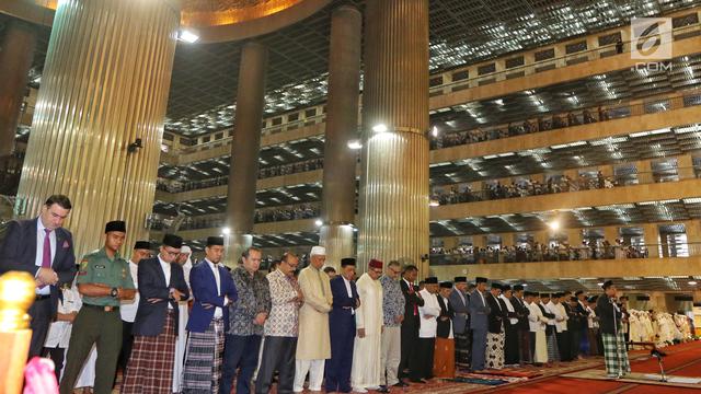 Ditemani Iriana dan Kaesang, Presiden Jokowi Salat Id di Masjid Istiqlal