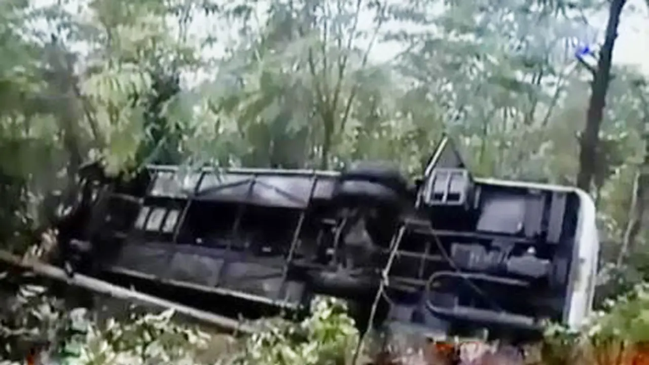 Segmen 5: Bus Masuk Jurang hingga Stasiun KA Dipadati Penumpang