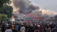 Massa bakar gedung DPRD Pekalongan