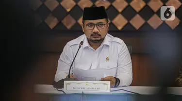 Menteri Agama (Menag) Yaqut Cholil Qoumas menggelar konferensi pers di Gedung Kementerian Agama, Jakarta, Kamis (3/6/2021). Pemerintah memastikan tidak memberangkatkan jemaah haji Indonesia pada musim haji 1442 H/2021 M. (Liputan6.com/Faizal Fanani)