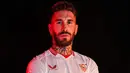 Sergio Ramos akhirnya resmi kembali bergabung dengan klub pertamanya, Sevilla, setelah meninggalkan klub yang bermarkas di Ramon Sanchez Pizjuan itu 18 tahun tahun yang lalu, saat ia dibeli Real Madrid pada Agustus 2005. (FOTO: instagram.com/sevillafc/)