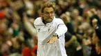  Pelatih Liverpool, Juergen Klopp melakukan selebrasi setelah bek liverpool Mamadou Sakho mencetak gol penyeimbang di perempat final UEFA Europa League antara Liverpool lawan Borussia Dortmund di stadion Anfield, Inggris, (14/4). (Reuters / Carl Recine)