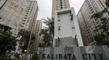 Suasana Apartemen Kalibata City pasca-terkuaknya kasus prostitusi online di lingkungan tersebut., Jakarta, Senin (27/4/2015). Sebelumnya, dua unit apartemen di Kalibata City dijadikan tempat tinggal pekerja seks di bawah umur. (Liputan6.com/Faizal Fanani)