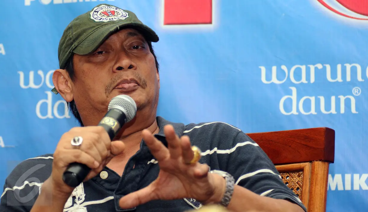 Tenaga ahli Puslitbang Polri, Hermawan Sulistyo membahas kejadian teror yang terjadi di Sarinah (14/1/2016), di Jakarta (16/1/2016). Ia mengatakan, efek bom cukup besar meski jenis bom berdaya ledak rendah. (Liputan6.com/Helmi Fithriansyah)