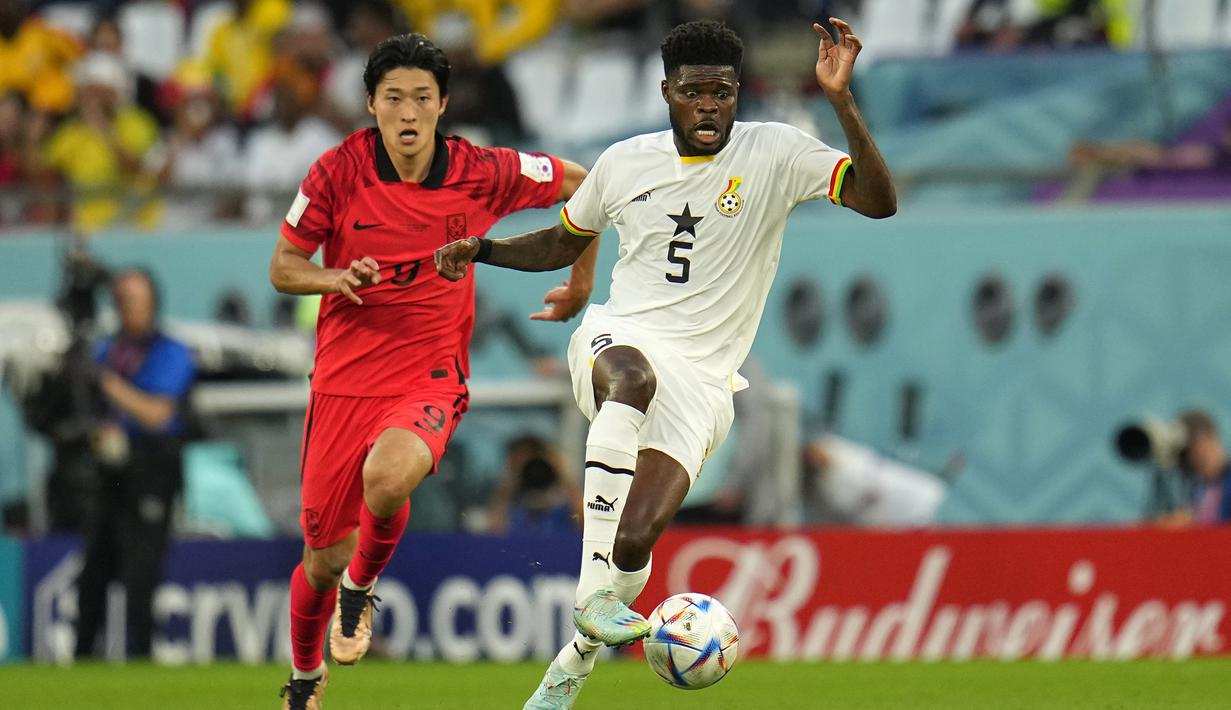 Pada Piala Dunia 2022, Benua Afrika di wakili oleh 4 negara yaitu Senegal, Tunisia, Maroko dan Kamerun. Para pemain yang mewakili Afrika tersebut tercatat ada yang memiliki nilai pasar tinggi karena bermain di liga top Eropa. Berikut 5 pemain Afrika dengan nilai pasar tertinggi yang berlaga di Piala Dunia 2022. (AP/Julio Cortez)