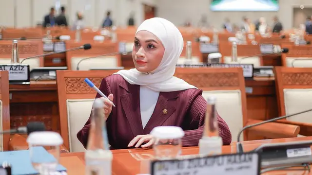 Potret gaya kerja Putri Zulhas (credit: instagram/putri_zulhas)