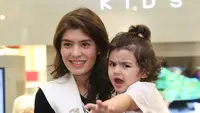 Banyaknya anak selebriti tidak luput dari perhatian publik. Kenyataan itu membuat Quenzino Acana Naif, anak dari pasangan Carrisa Putri dan Navies Naif tidak nyaman. (Nurwahyunan/Bintang.com)