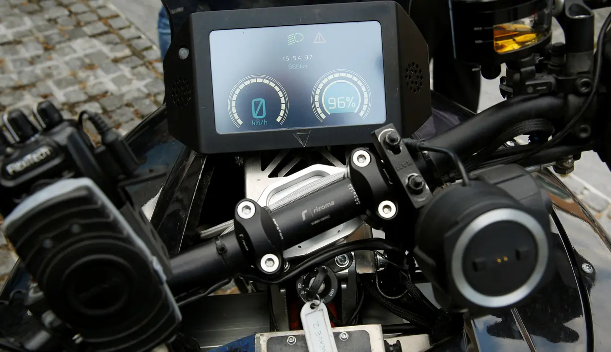 Speedo meter Storm Eindhoven saat perkenalan di Dubes Belanda di Washington, AS (24/10). Storm Eindhoven mampu berakselerasi 0-100 km dalam 5 detik dan kecepatan maksimalnya mencapai 160 km per jam. (REUTERS/Gary Cameron)