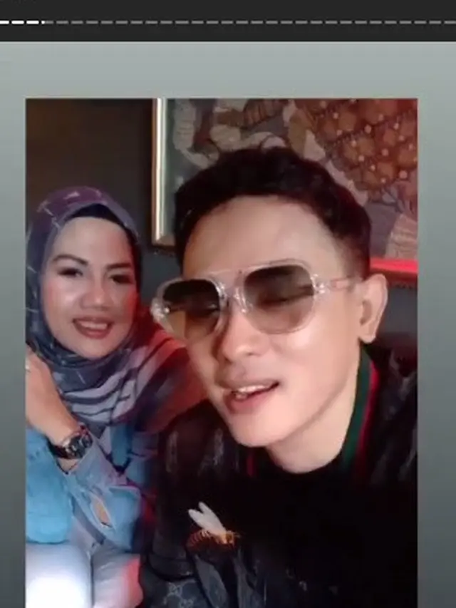 Dikabarkan Dekat, Ini 6 Momen Kebersamaan Elly Sugigi dengan Kiki Kanoe