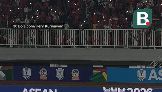 Khidmat! Momen duo Persib Bandung menghayati lagu Tanah Airku usah Timnas Indonesia menang atas Kamboja