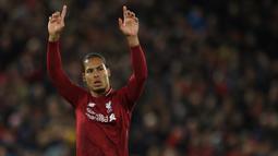 1. Virgil van Dijk (80 juta euro) - Bek berusia 29 tahun ini menjadi pemain asal Belanda yang memiliki harga transfer termahal. Pemain berseragam Liverpool ini memiliki value transfer 80 juta euro saat ini. (AFP/Oli Scarff)