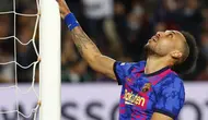 Langkah Barcelona di Liga Europa 2021/2022 terhenti. Pasukan Xavi tumbang 2-3 dari Eintracht Frankfurt pada leg kedua perempat final di Camp Nou, Jumat (15/4/2022) dini hari WIB. (AP/