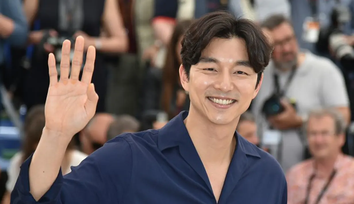 Acara amal bertajuk ‘Beautiful Moment’ baru saja digelar oleh salah satu aktor Korea bernama Gong Yoo. Mengajak para penggemarnya untuk berinteraksi saat acara berlangsung, Gong Yoo pun juga dikabarkan melelang barang kesayangannya. (AFP/Bintang.com)