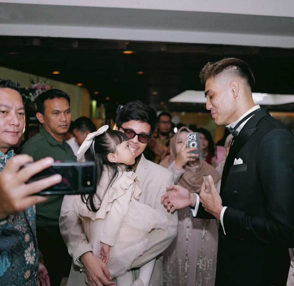 7 Potret Atta dan Aurel di Pernikahan Frans Faisal, Doa Spesial untuk Pengantin Jadi Sorotan