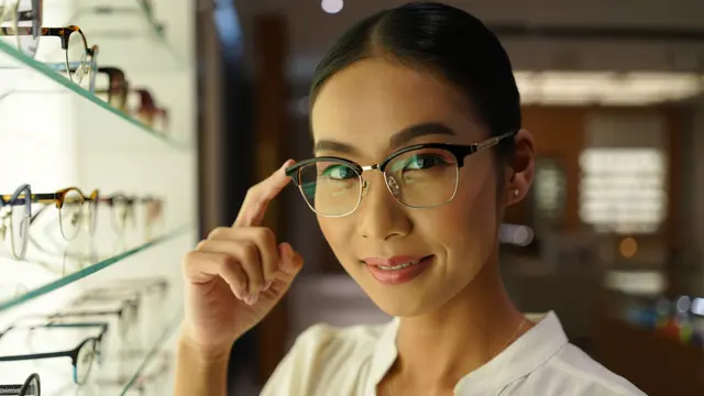 Model Kacamata untuk Wajah Bulat