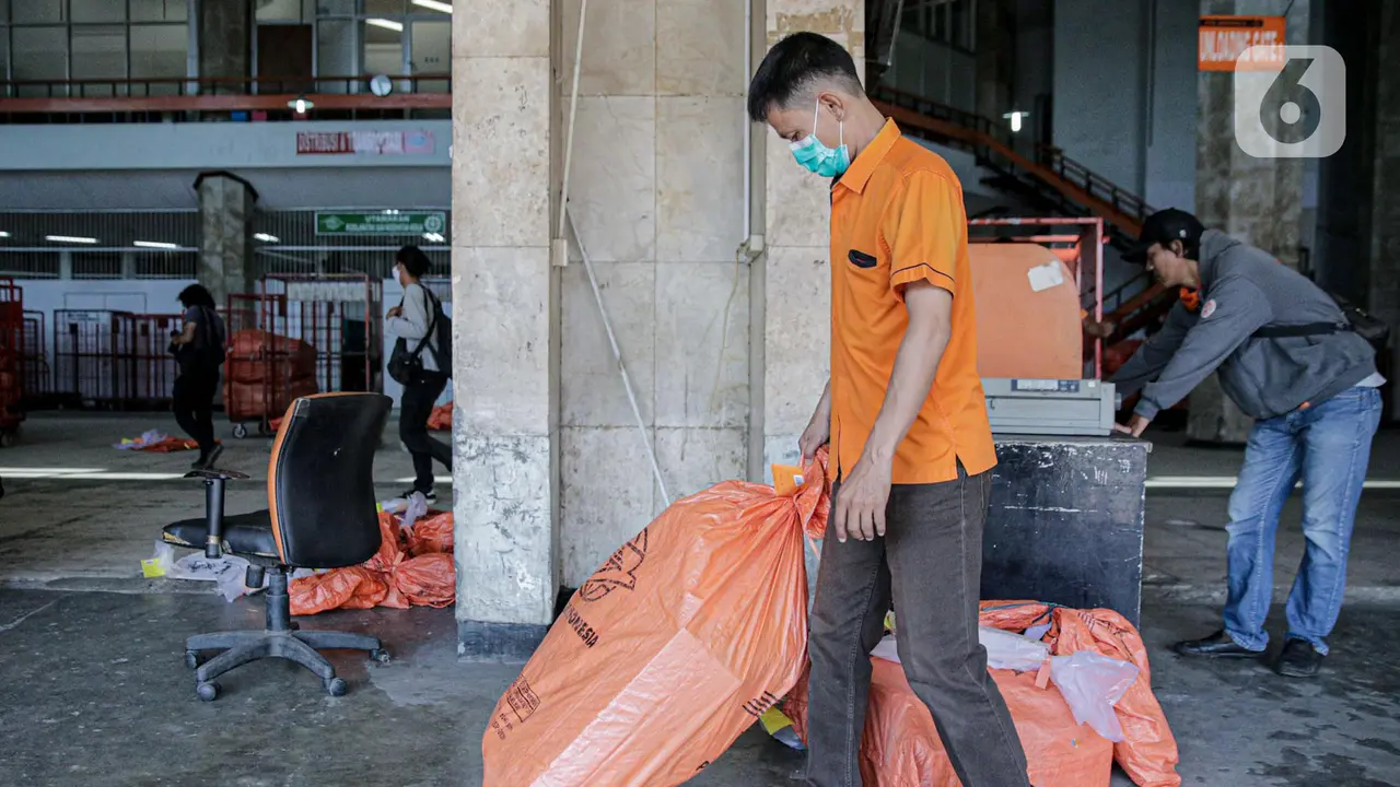 FOTO: Jelang Lebaran, Pengiriman Paket Via Pos Naik 20 Persen
