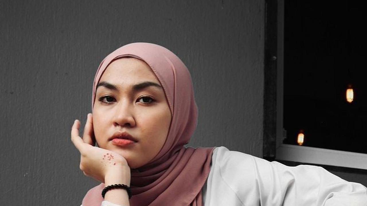7 Cara Mengatasi Rambut Rontok Buat Pemakai Hijab